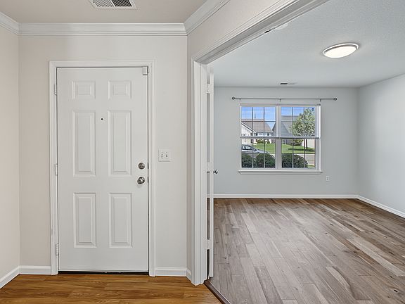 3rd image of 711 Lauterbur Ln