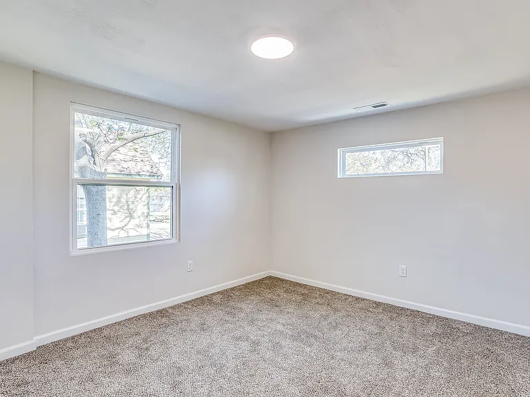 1143 W Dayton Ave — Photo 7