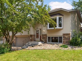 1376 Lakeside Cir, Eagan, MN 55123