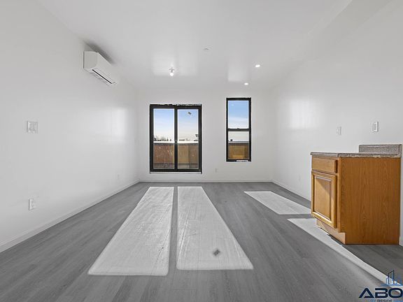4th image of 324 Central Ave #5C