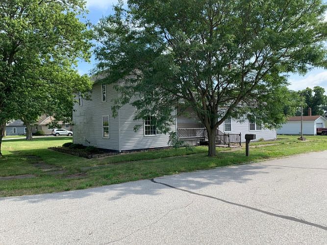 1st image of 302 E Yellow St
