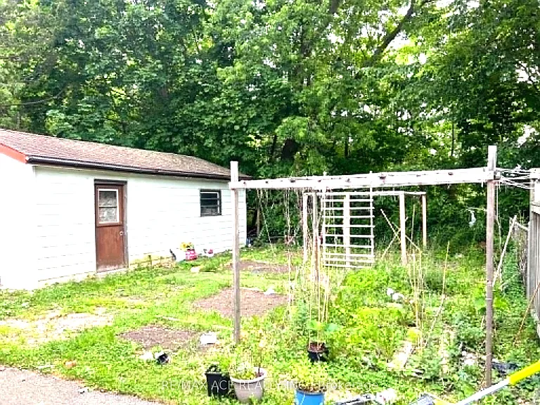 38 Celeste Dr #BASEMENT — Photo 9