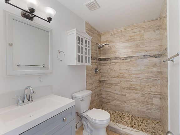 5th image of 2831 N Seacrest Blvd #B