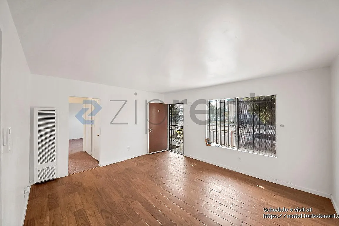 2 bed, 840 sqft, $2,250 — Photo 2