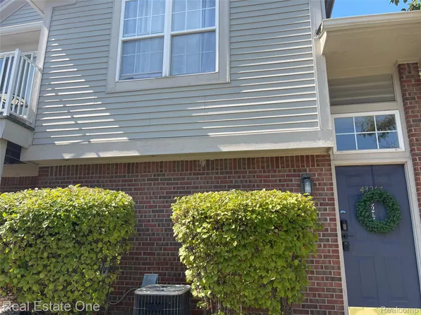 43267 Woodbridge Dr, Clinton Township, MI 48038