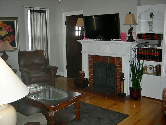 2nd image of 115 W 19th St