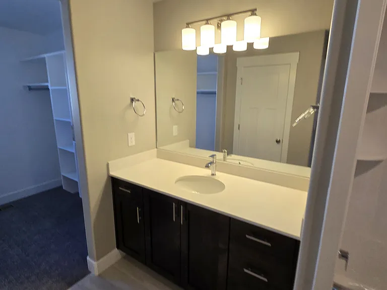 880 N Sapphire St — Photo 8
