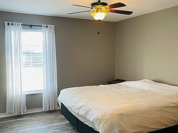 4th image of 4714 Oakwood Dr