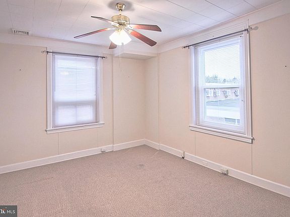 3rd image of 219 Dayton St APT 3