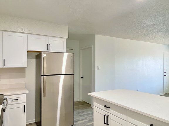2nd image of 1565 N Business Ih #128