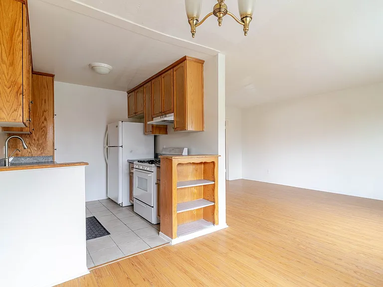 4514 Franklin Ave #5 — Photo 6