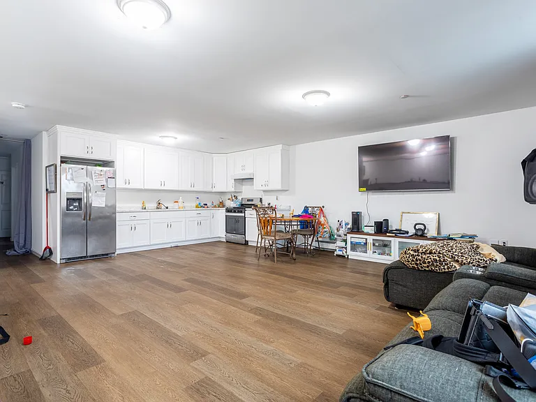 14 Bush Ave #2 — Photo 2