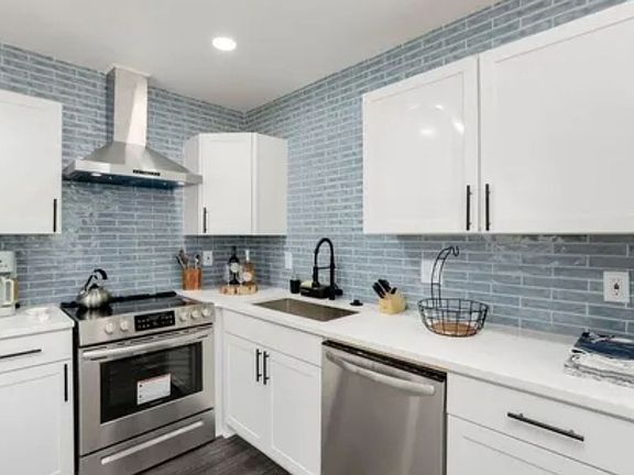 5th image of 1299 Graymont Dr SW
