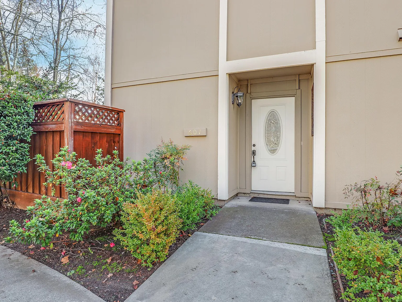 3 bed, 2.5 bath, 1357 sqft, $3,875 — Photo 2