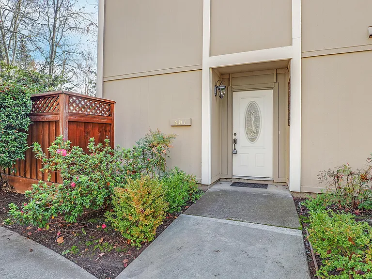 601 Garden Creek Pl — Photo 2