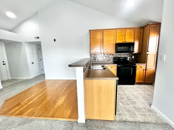 4300 Spring River Dr #3A, O'Fallon, MO 63368