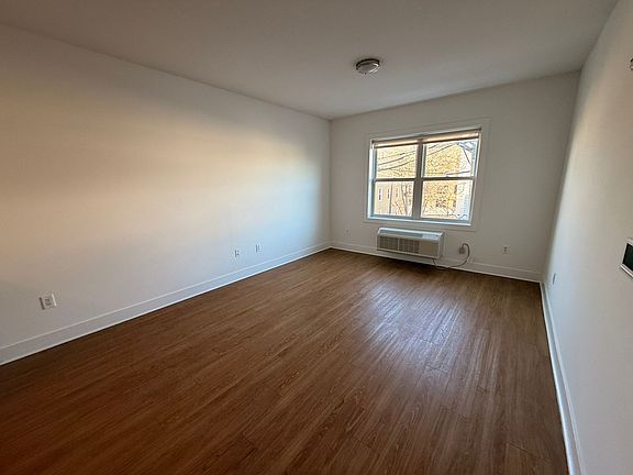 4th image of 421 Bergen Ave #311E