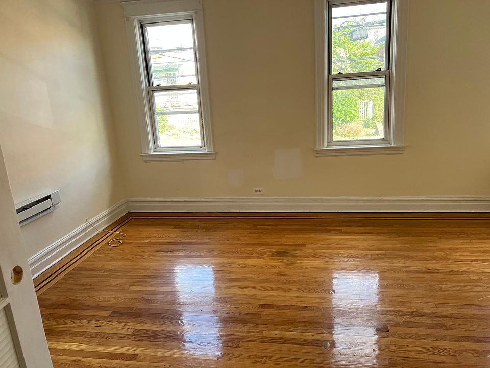 1st image of 209 S 11th Ave