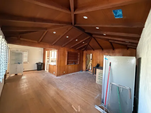 4143 Warner Blvd, Burbank, CA