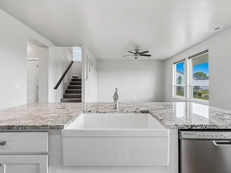 949 N Synergy Ln — Photo 5