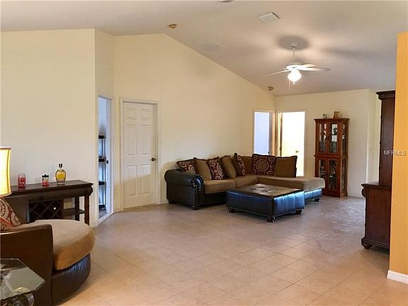 3rd image of 125 Barrington Dr