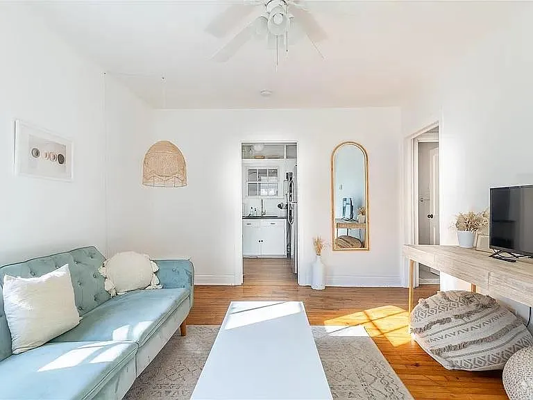 1028 E 43rd St — Photo 11