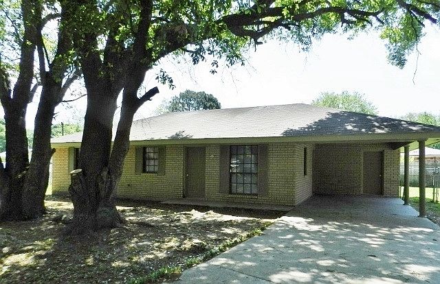 1st image of 102 Damon Cir