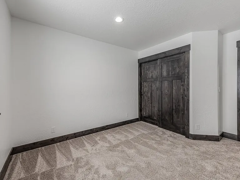218 E Lobo Loop — Photo 18