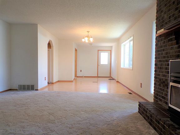 3rd image of 316 Highridge Cir