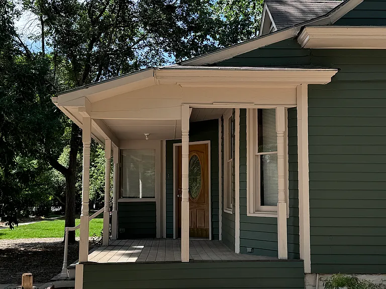 703 Peterson St — Photo 3