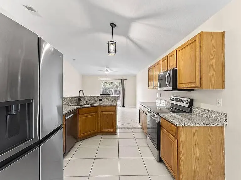2218 SE Seamist St — Photo 7