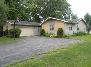 25380 Indian Ridge Rd, Sterling, IL 61081