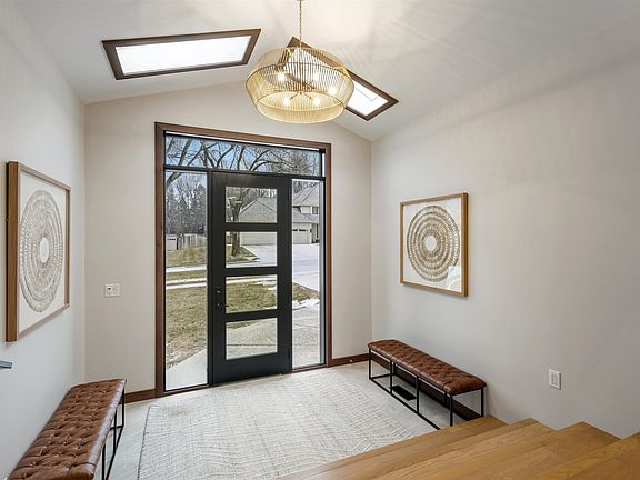 3rd image of 5001 S Sweetbriar Dr
