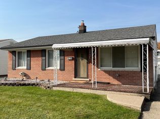 26621 Roberta St, Roseville, MI 48066