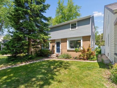 820 E Silver Spring DRIVE, Whitefish Bay, WI, 53217