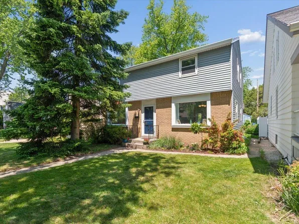 820 E Silver Spring DRIVE, Whitefish Bay, WI 53217