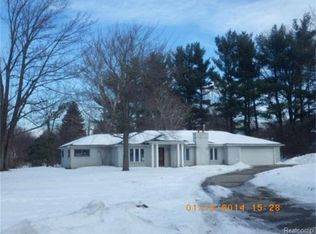 2440 Dalesford Dr, Troy, MI 48098