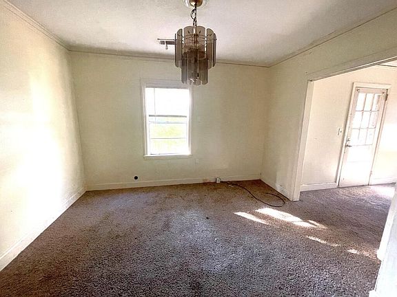 3rd image of 2905 Lee St