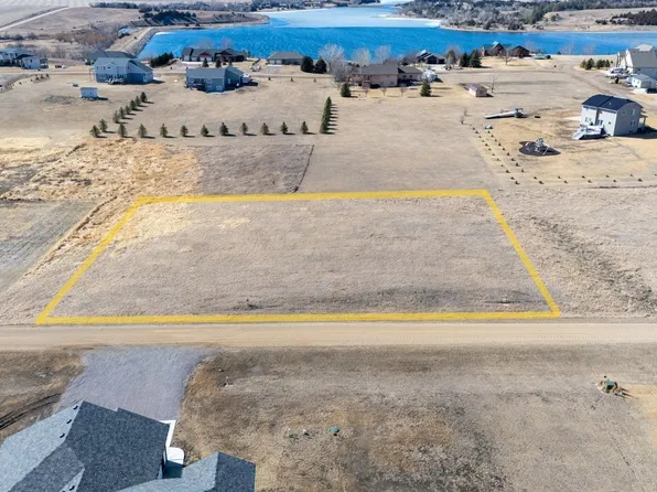 2 Reed Ct, Canistota, SD 57012