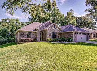 329 Helen Dr, Lindale, TX 75771