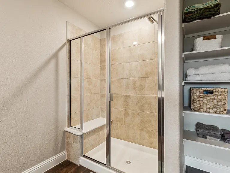 4018 Woodford Dr — Photo 18