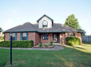 208 Heritage Ct, Fort Gibson, OK 74434