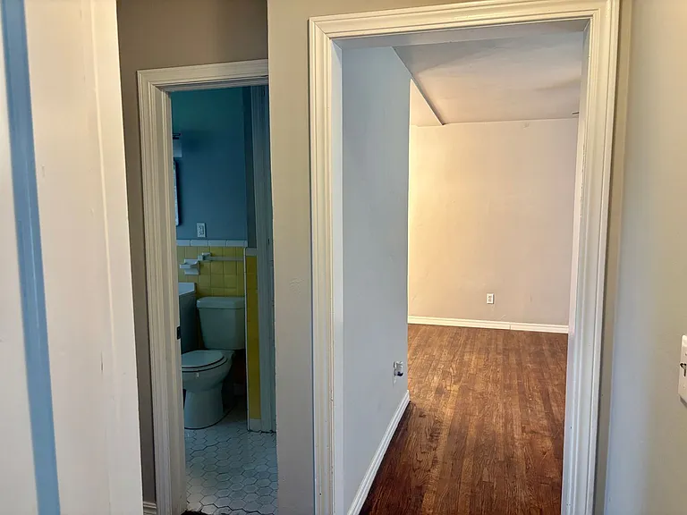 1702 W Britton Rd — Photo 12