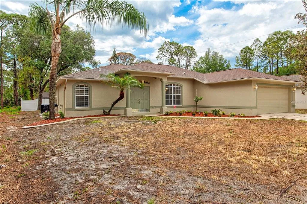 3 bed, 2.0 bath, 1631 sqft, $2,300 — Photo 3