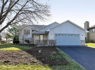 9046 Pineview Ln N, Maple Grove, MN 55369