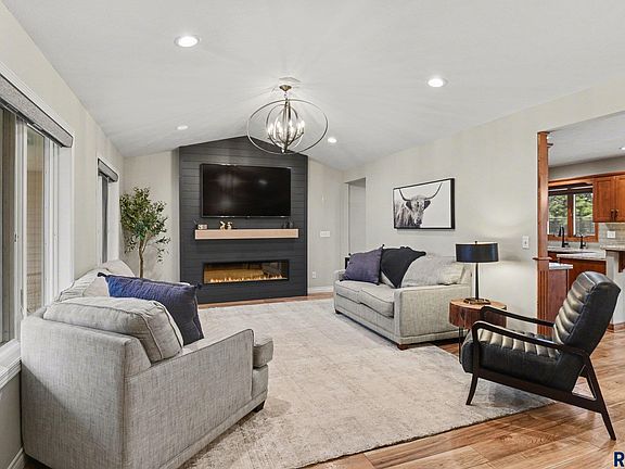 2nd image of 1411 Evergreen Dr