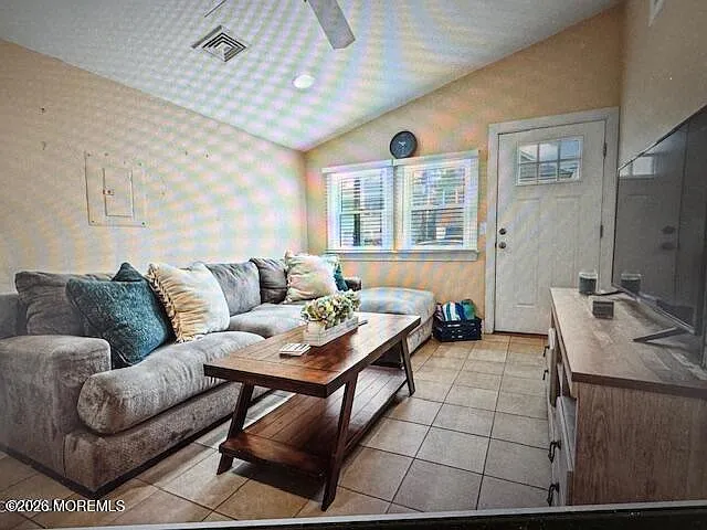 2 bed, 720 sqft, $2,400 — Photo 4