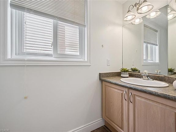 4th image of 575 Violet St
