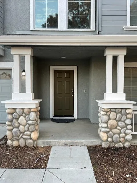 5 bed, 2679 sqft, $2,950 — Photo 3