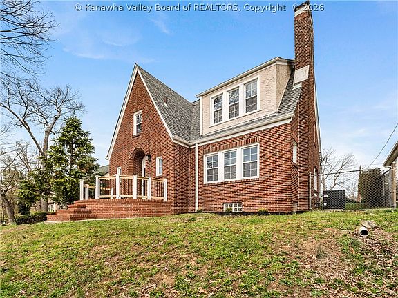 5th image of 4 Grandview Dr